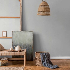 Helle, weiße Bricoflor Vliestapete im Badezimmer und Küche mit dezentem Uni-Muster.