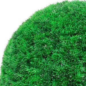 Detailaufnahme: Zwei grüne, künstliche Buchsbaumkugeln (45 cm) für Innen und Außen.