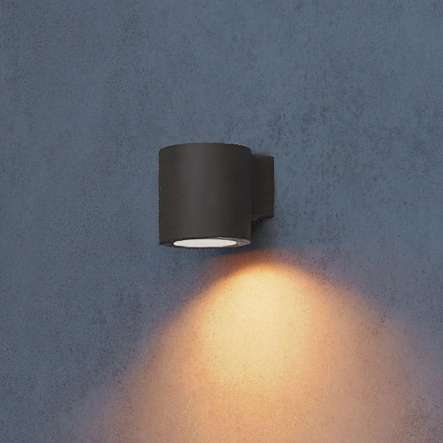 Moderne, schwarze Philips Fylx Außenwandleuchte aus Aluminium. Wetterfest und langlebig.