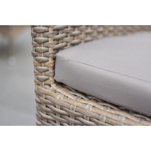Detailaufnahme Sessel mit Kissen des Merxx Teneriffa Gartenmöbel-Sets aus Kunststoffgeflecht.