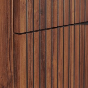 Detailaufnahme: Randal Badmöbel Sakai 80 cm in Nussbaumholz mit gerillter Front.