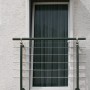 Treba Wand-Set Halter WS1 für französischen Balkon aus Edelstahl am Fenster.