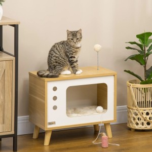 PawHut Katzenhaus im TV-Design mit Spielball, Kissen und sitzender Katze.