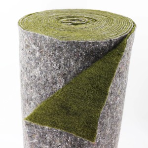 Grüne Aquagart Ufermatte (100m x 0,5m) als Böschungsmatte für Teichfolien, aufgerollt.