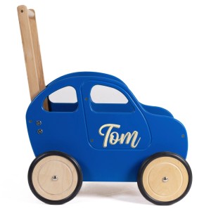 Blauer Holz-Lauflernwagen in Autoform mit höhenverstellbarem Schieber, Holzrädern und "Tom" Schriftzug.