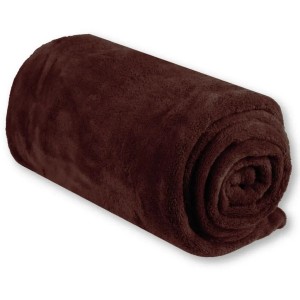 Gerollte, schokobraune Bestgoodies Mikrofaser Decke (220x240 cm).