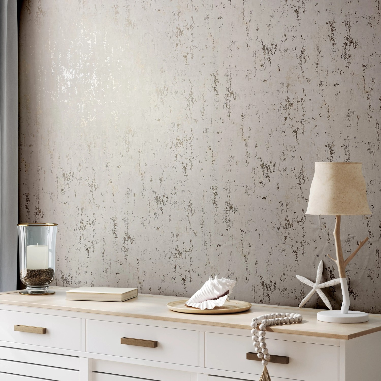Moderne Vliestapete in Betonoptik Beige-Gold von Marburg, glänzend, für Wohnraumgestaltung.