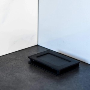 Futura-Shop Brotkäferfalle: Schwarze Pheromonfalle mit 3 Klebeflächen zur Schädlingsbekämpfung.