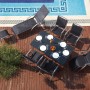 Gartenmöbel-Set mit Klappsessel Vigo, Tisch und Liege am Pool. Schwarze Textilen-Bespannung, verstellbare Rückenlehne.