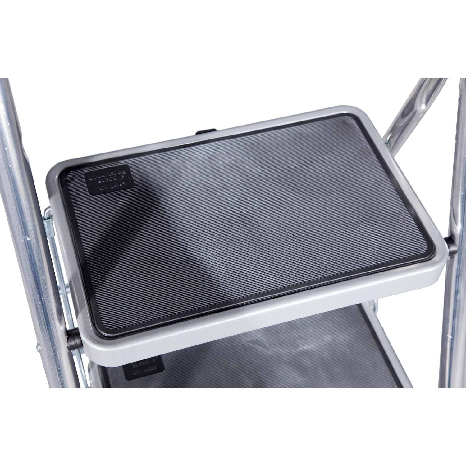 Detailaufnahme: Krause Klapptritt Toppy XL mit 2 Stufen und gummierten Trittflächen.