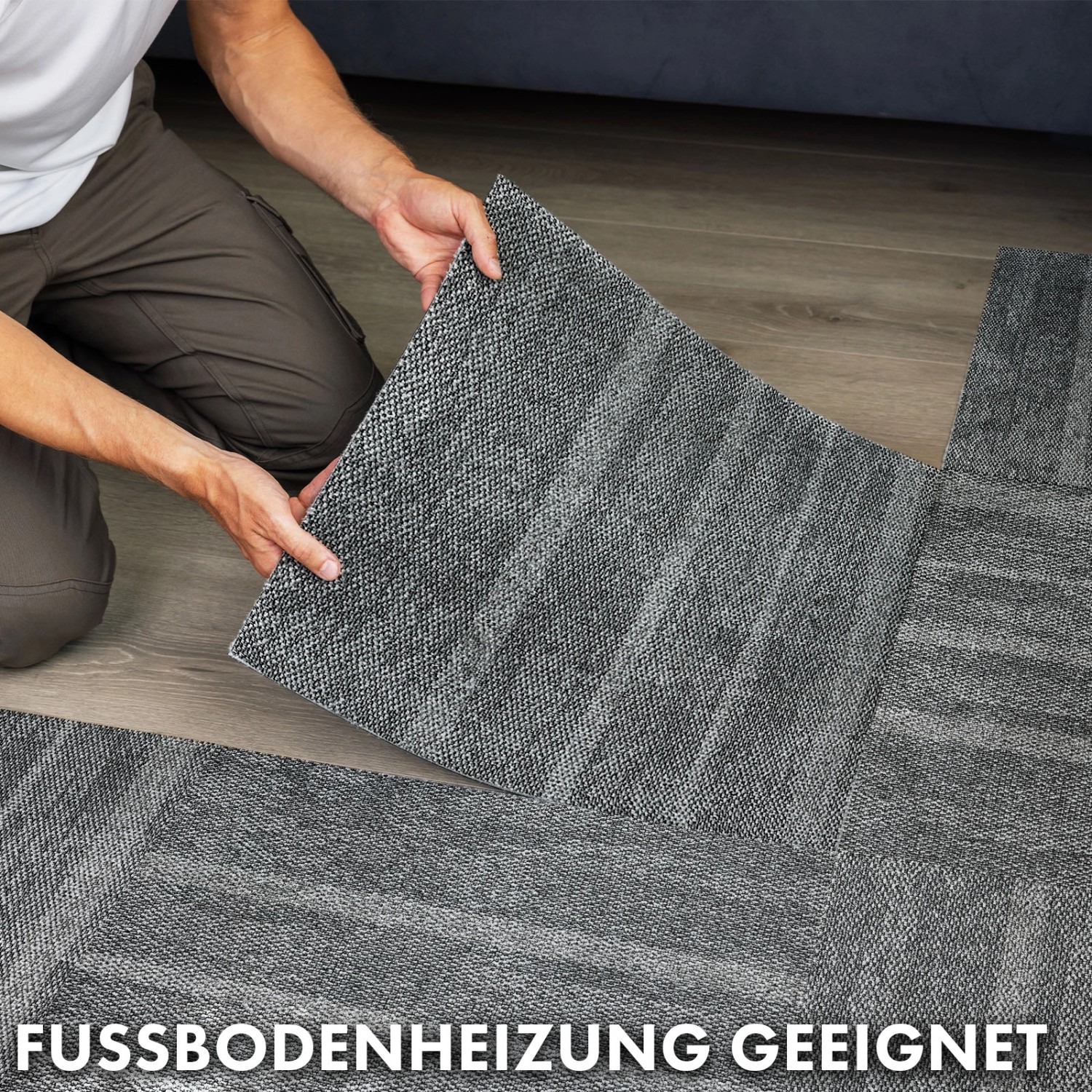 Verlegen von anthrazitfarbenen Floordirekt Teppichfliesen Zürich 50x50 cm. Schalldämmend und selbstliegend.