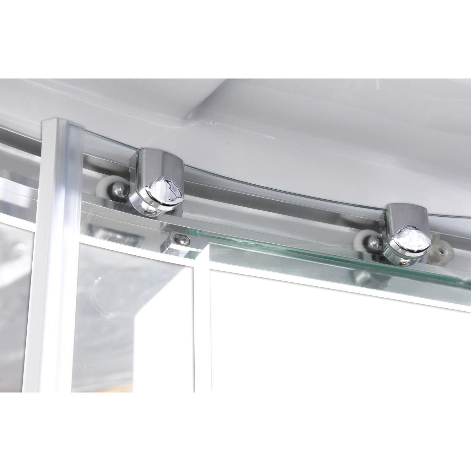 Detailaufnahme: Sanotechnik Trend 3 Komplettduschkabine mit Chrom-Optik und Schiebetür.