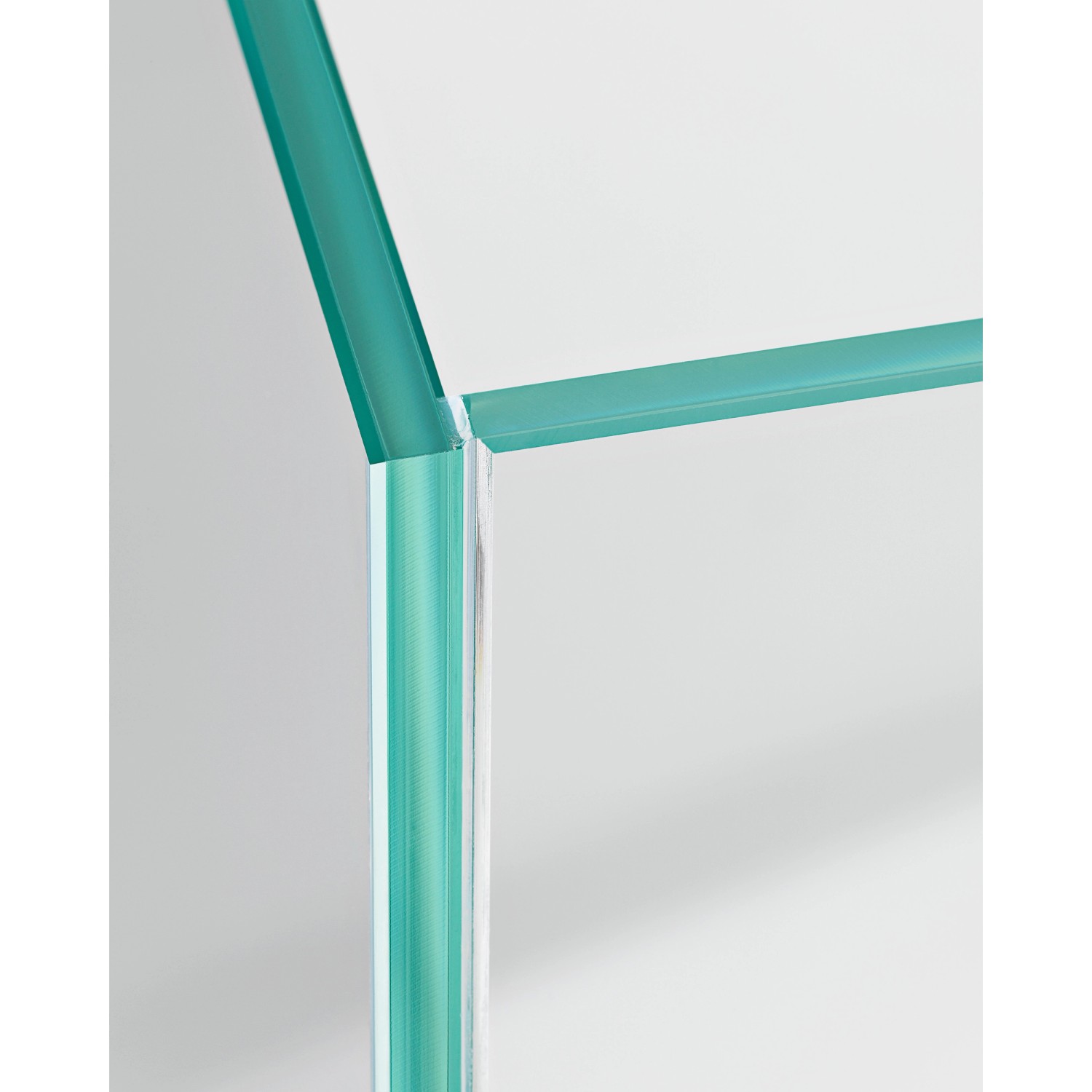 Detailaufnahme: Nahtstelle des Eheim Proxima Scape 175 Aquariums aus Weißglas.