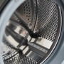Innenansicht der Telefunken Waschmaschine mit Edelstahltrommel und Wascharm.