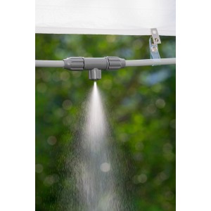 Gardena City Gardening Nebeldüse im Einsatz, Teil des Micro-Drip-Systems zur Kühlung.