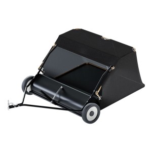 Schwarze Wiltec Rasenkehrmaschine für Aufsitzmäher mit 120 cm Kehrbreite und 415L Laubsammler, Gummireifen.