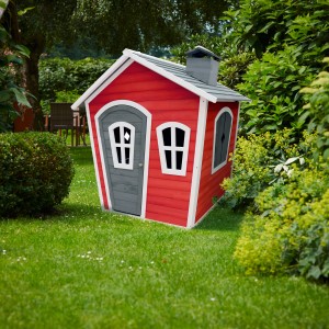 Axi Spielhaus Olaf, rot-graues Holzhaus mit Fenster und Tür für Kinder im Garten.