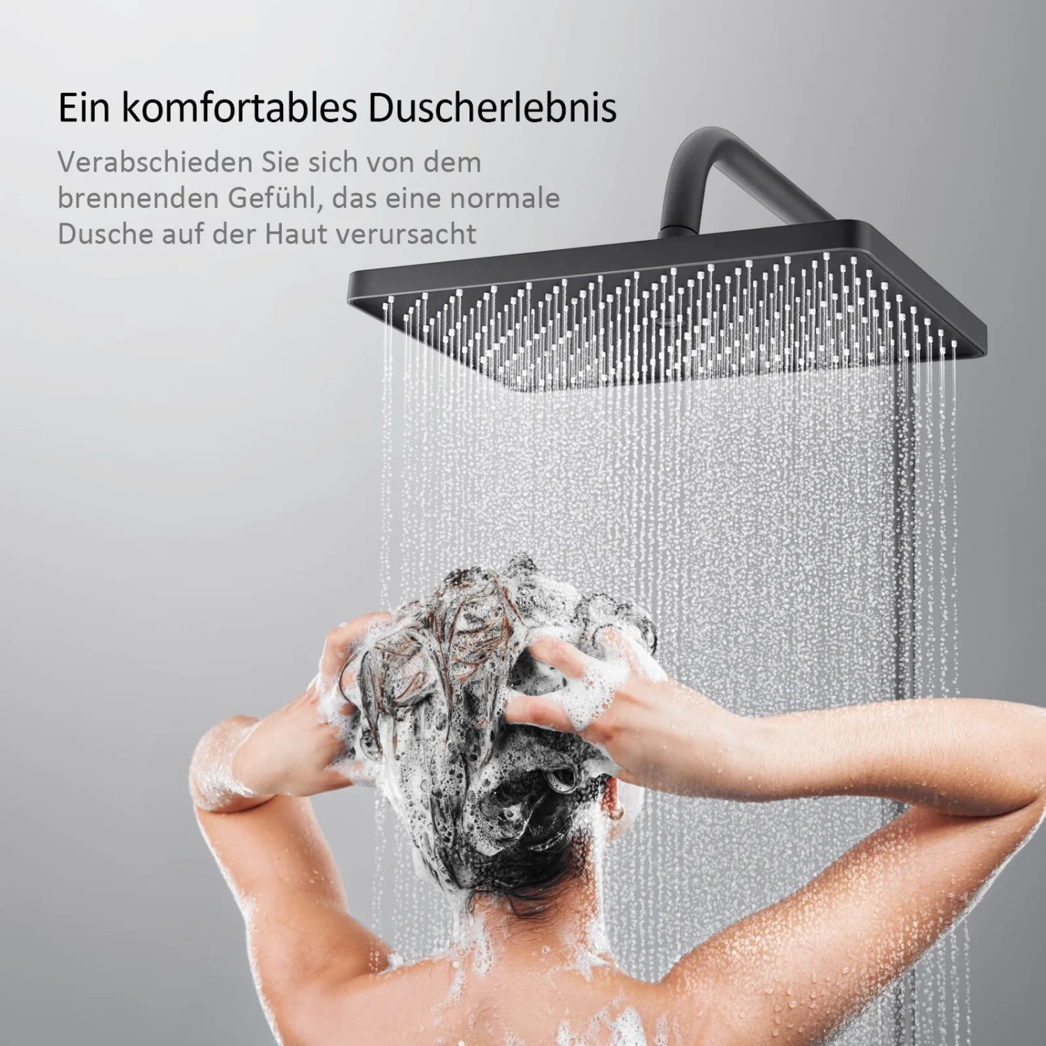 Anthrazitfarbenes Emke Duschsystem mit Thermostat und Handbrause im Einsatz.