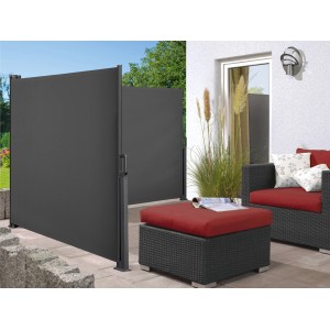 Anthrazitfarbene, 2-seitige Seitenmarkise Cordoba (je 3x1,5m) als Sicht- und Windschutz.