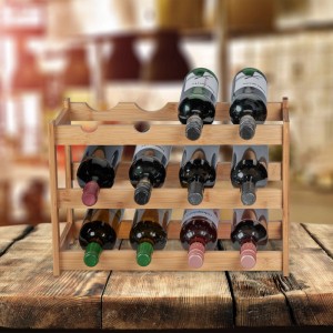Natürliches Bambus Weinregal für 12 Flaschen, liegend auf rustikalem Holztisch. Ideal für Küche & Hausbar.