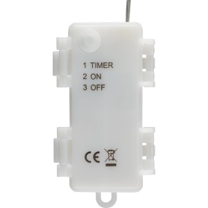 Detailaufnahme des Batteriegehäuses der LED-Drahtlichterkette mit Timer-, Ein- und Ausschalter.