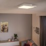 Eckige Philips Hue LED Deckenleuchte White Ambiance Aurelle, 60x60 cm, in Wohnraum.