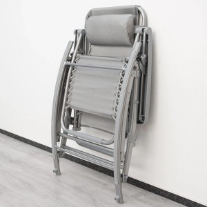 Zusammengeklappte graue AMANKA Campingliege, 178x70x96 cm, bis 100 kg belastbar.