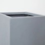 Grauer, rechteckiger Elegant Einrichten Pflanzkübel aus Fiberglas, Säulenform, 30x30x90cm.