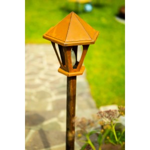 Laterne im Rost-Design von Ferrum Art Design, 210 cm hoch, für stimmungsvolle Gartendekoration.