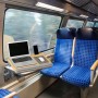 Relaxdays Laptopkissen aus Bambus mit Handgelenkauflage und Mauspad im Zug.