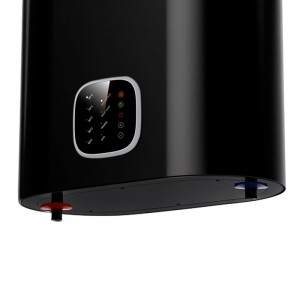 Sannover Kimoro 80L Elektro-Warmwasserspeicher, flaches Design, schwarzes Gehäuse mit Touchscreen.