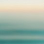 Komar Vlies Fototapete Ocean Sense, abstraktes Meer in sanften Farben, 400x280 cm.