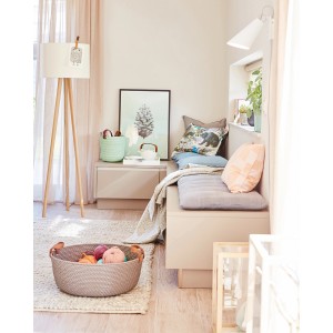 Wohnraum in Pearl gestrichen: Matte Schöner Wohnen Trendfarbe für Wand und Decke.