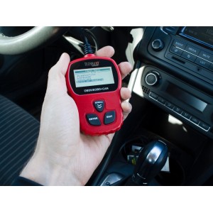 Technaxx TX-184 OBD Scanner in roter Ausführung zur Fahrzeugdiagnose.
