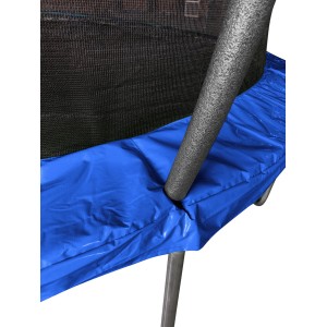 Detailaufnahme: Blaues Soulet Trampolin (Ø 366 cm) mit Sicherheitsnetz und Polsterung.