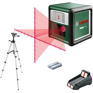 Bosch Quigo Plus Kreuzlinienlaser mit Stativ, projiziert rote Laserlinien mit Markierungen.