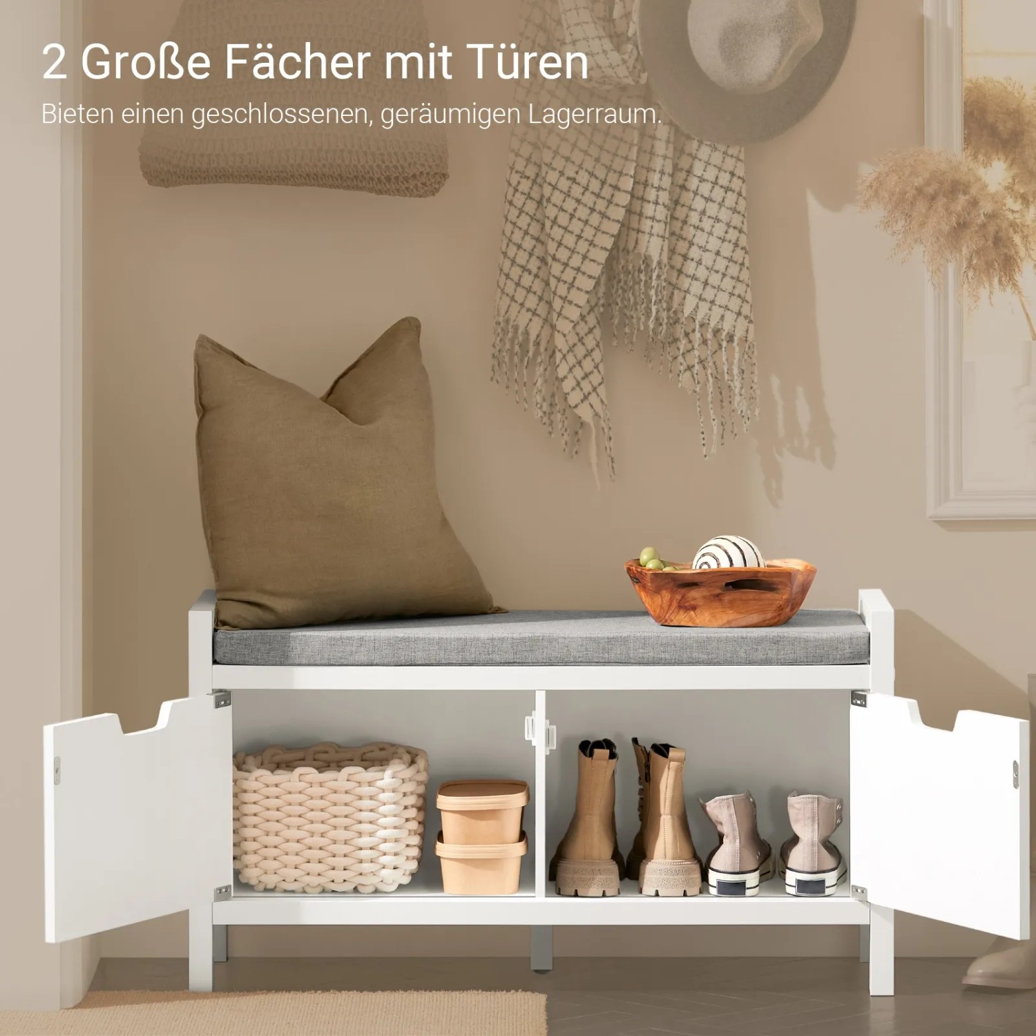 SoBuy Schuhbank FSR63-II-W mit Sitzfläche, weiß-grau, mit zwei offenen Türen und Schuhen.