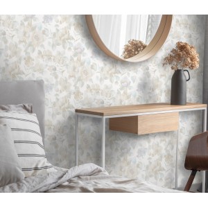 Erismann Vliestapete Charisma mit Blumenmuster in Lila im Schlafzimmer.