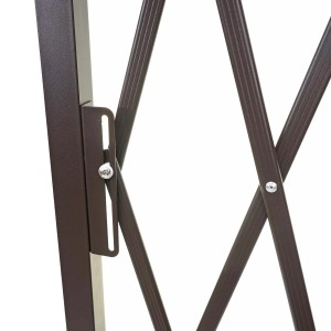 Detailansicht: Braunes MCW Absperrgitter, stufenlos ausziehbar von 28-200cm, für Garten und Innenbereich.