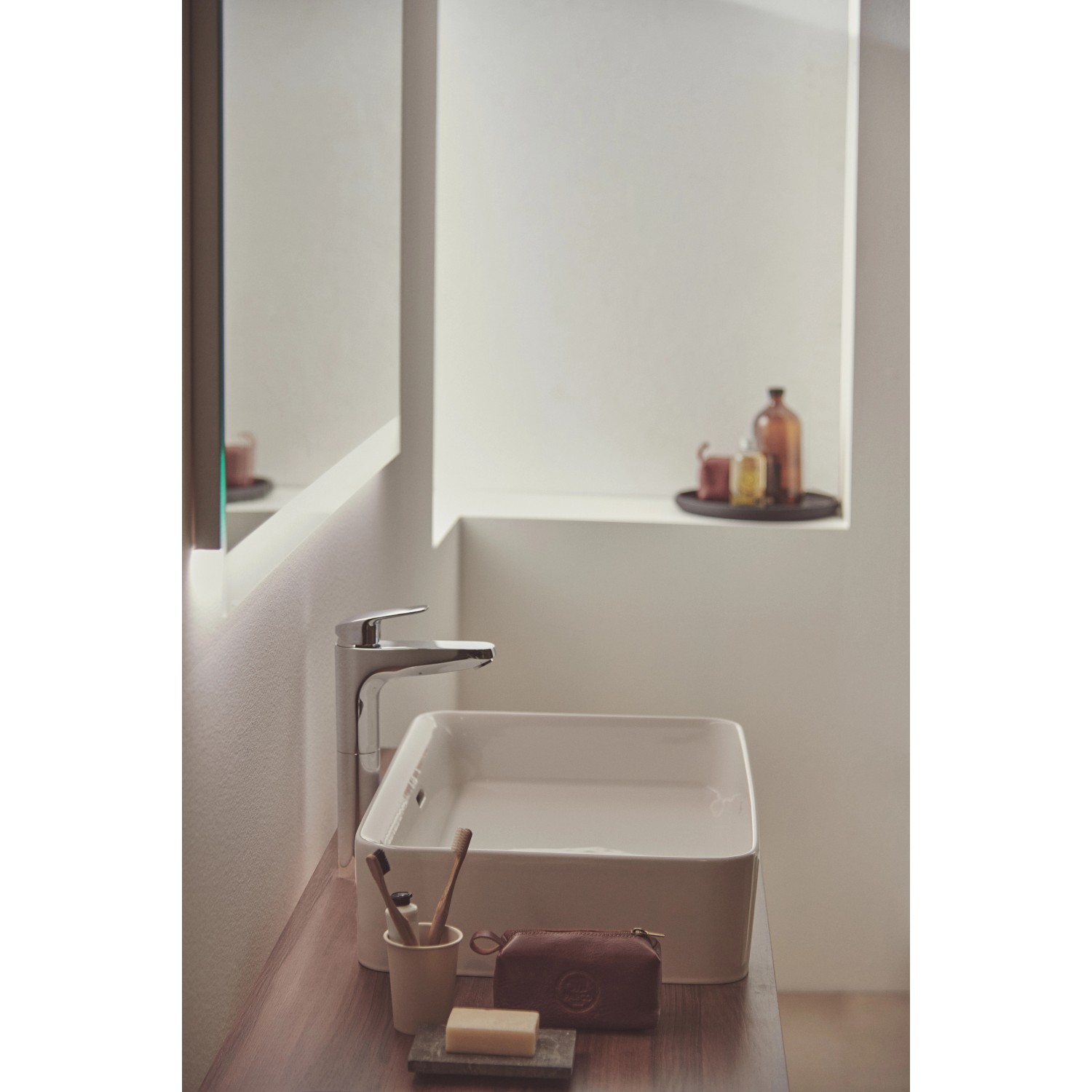 Weißer Ideal Standard Aufsatzwaschtisch Strada II, 60x40 cm, ohne Hahnloch, mit Überlauf.