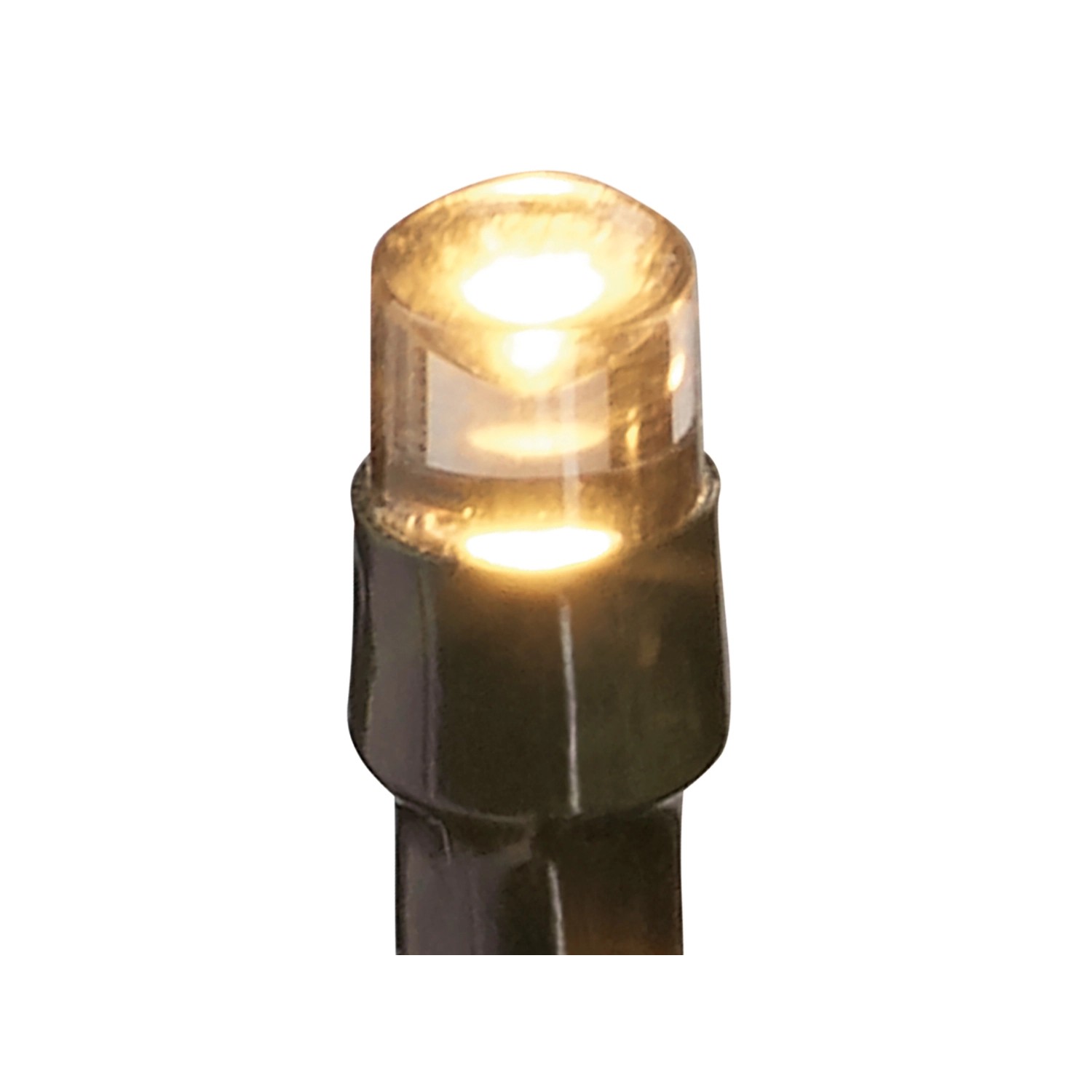 Detailaufnahme: Warmweiße LED einer Lichterkette mit schwarzem Kabel.
