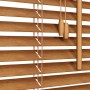 Holzjalousie in Walnussholzoptik mit 35mm Lamellen, Zugseil und Wendestab zur flexiblen Lichtregulierung.