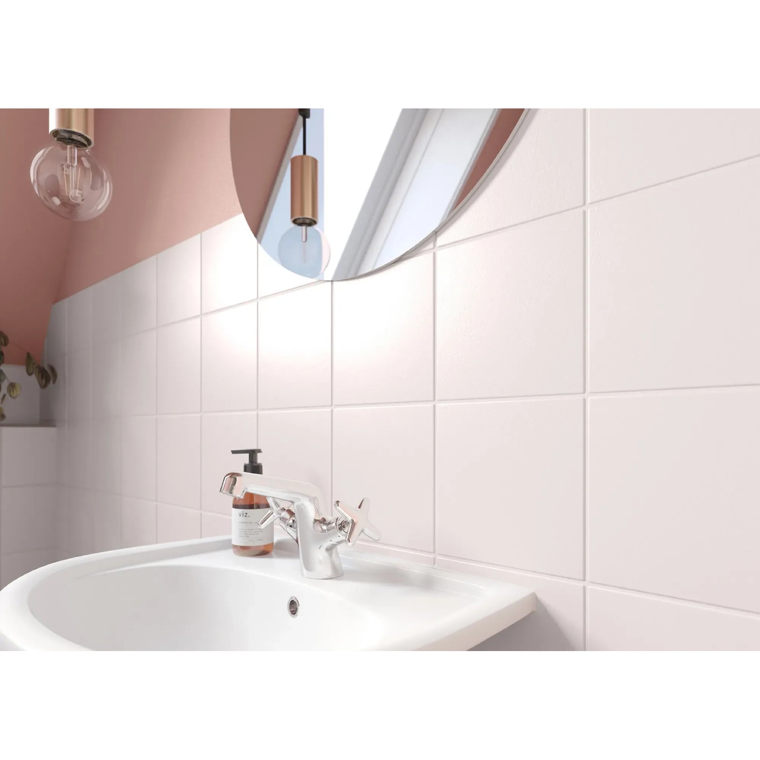 Badezimmer mit Fliesenlack in Magnolie seidenmatt von Alpina, renovierte Fliesenwand.