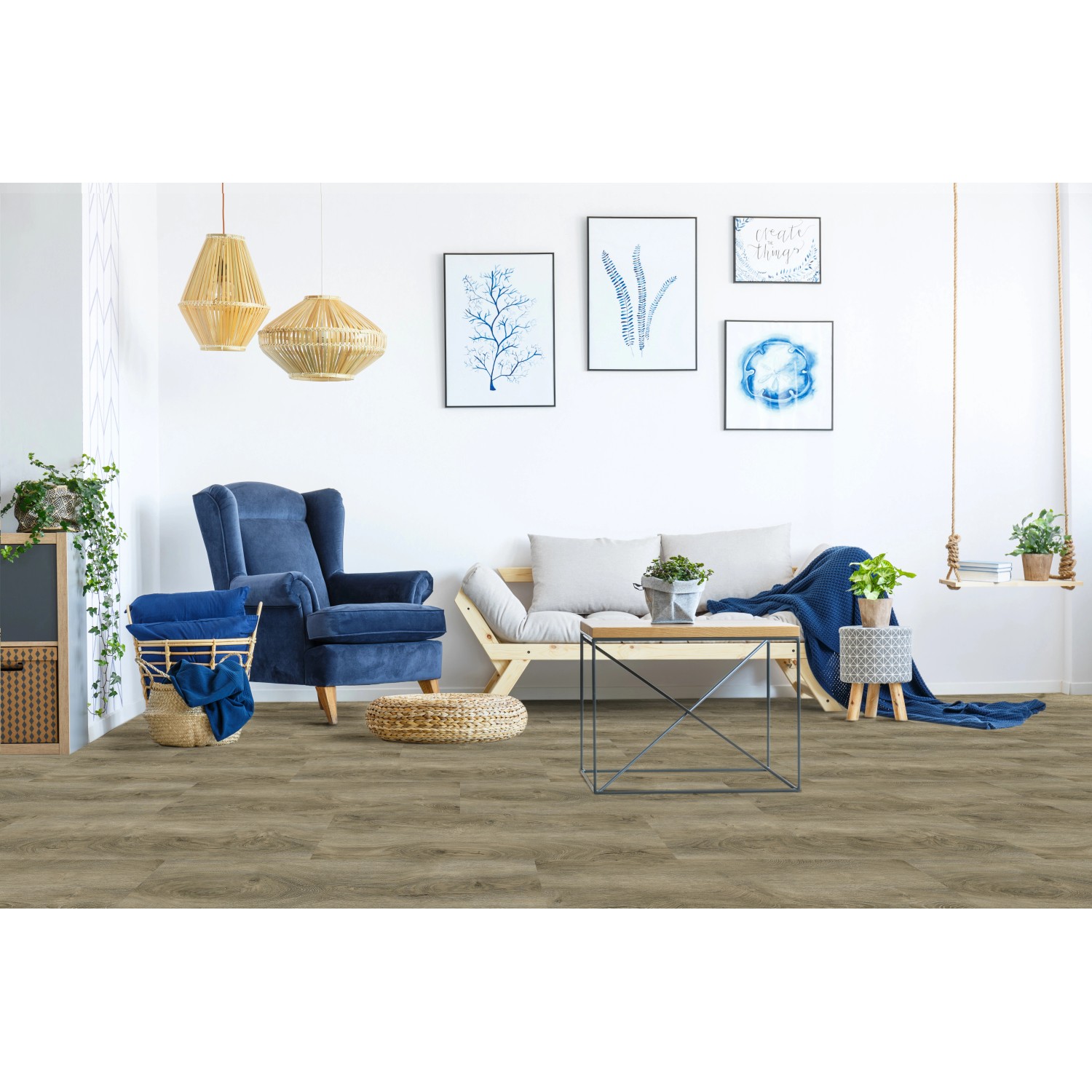 Wohnraum mit Click-Vinylboden Eiche Toronto. Der Vinylboden hat eine helle Holzoptik und integrierten Trittschall.