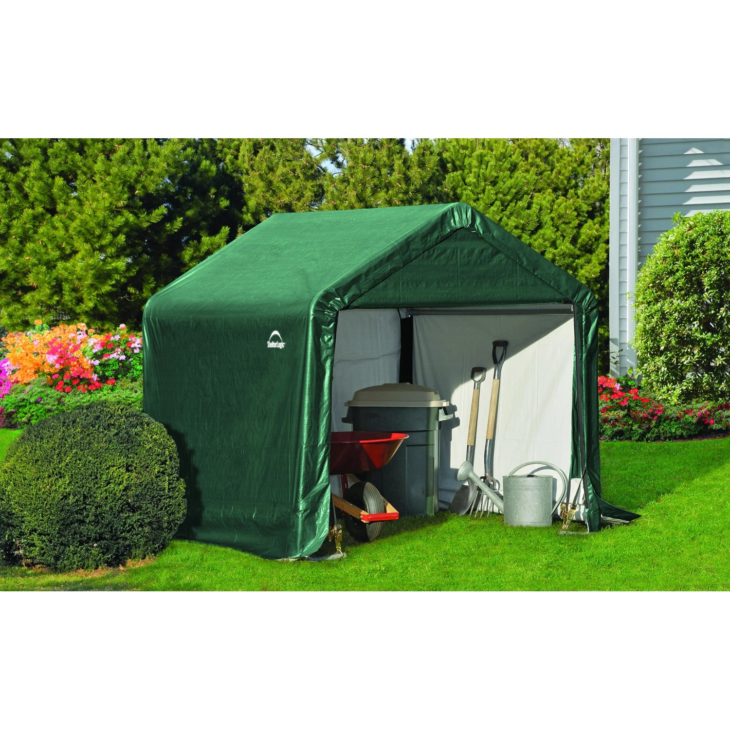 Grüne ShelterLogic Zeltgarage 180x180x180cm zur Aufbewahrung von Gartengeräten.