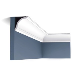 Weiße ORAC DECOR CX199 AXXENT Eckleiste/Zierleiste (2m) an blauer Wand.