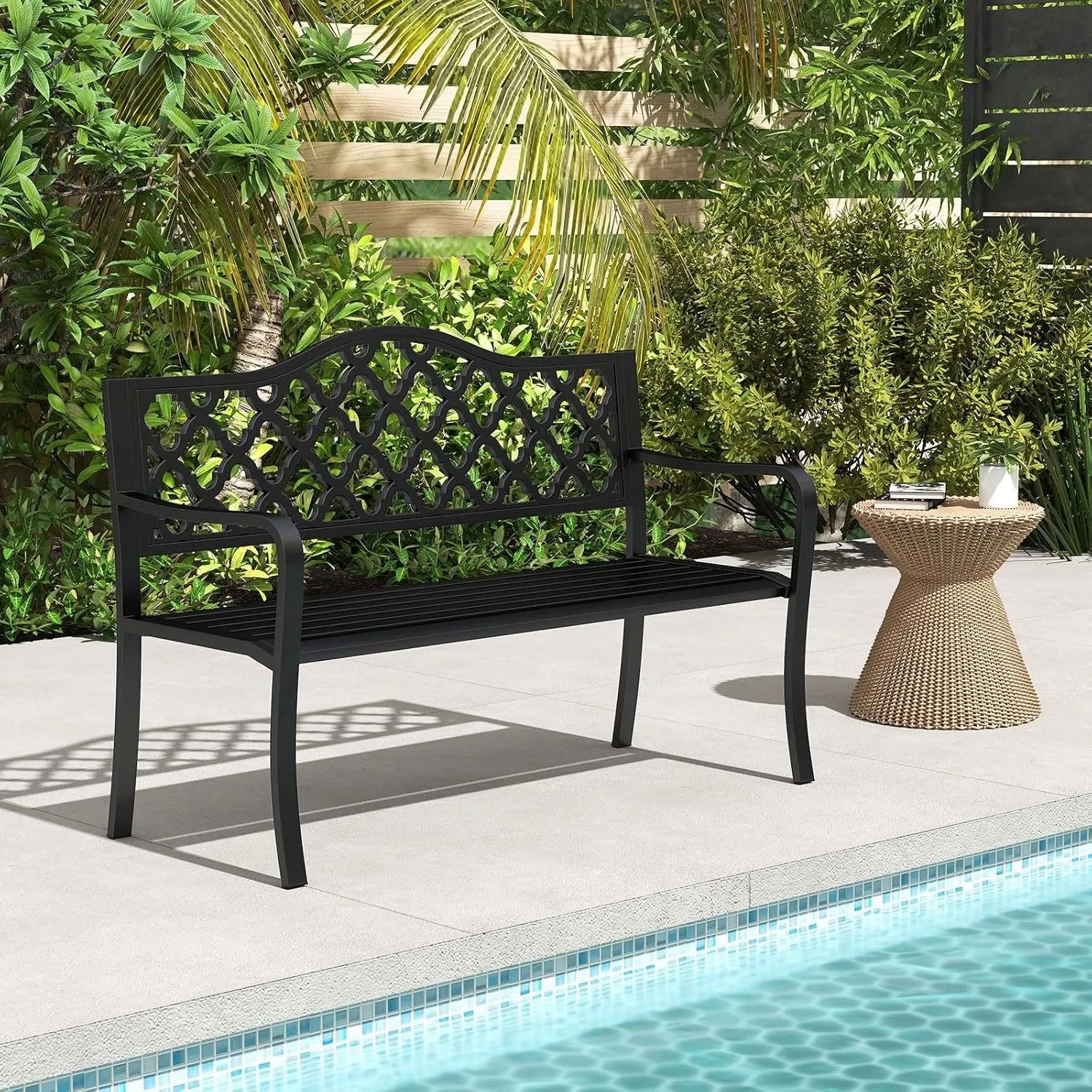 Schwarze Costway Gartenbank aus Metall mit Rückenlehne für 2 Personen.