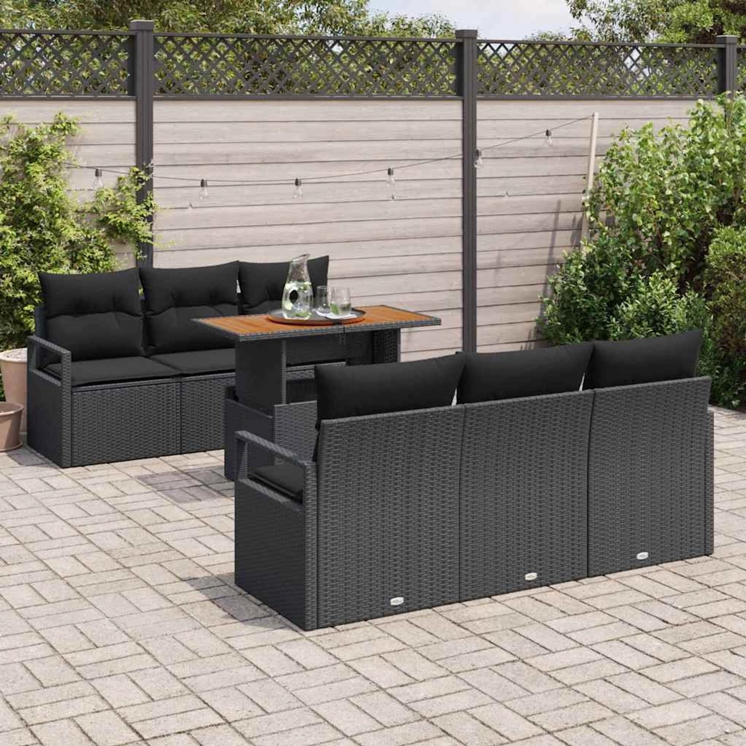 Schwarzes 7-teiliges vidaXL Garten-Sofa-Set aus Poly Rattan mit Stauraum.