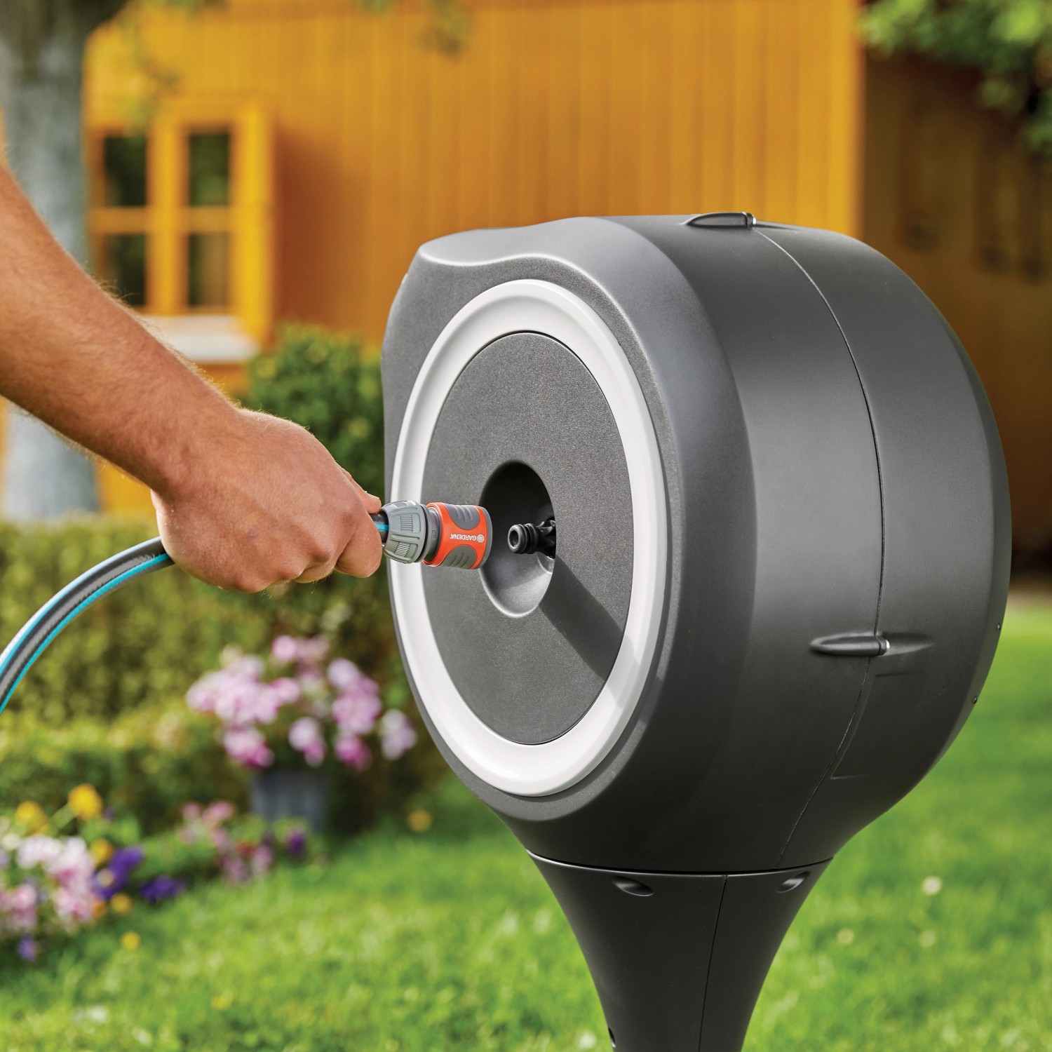 Gardena GartenSchlauchbox RollUp M mit 20 m Gartenschlauch kaufen bei OBI