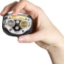 Energizer Vision Ultra Kopflampe in Hand, mit zwei weißen LEDs, roter und grüner LED. Inklusive Batterien.